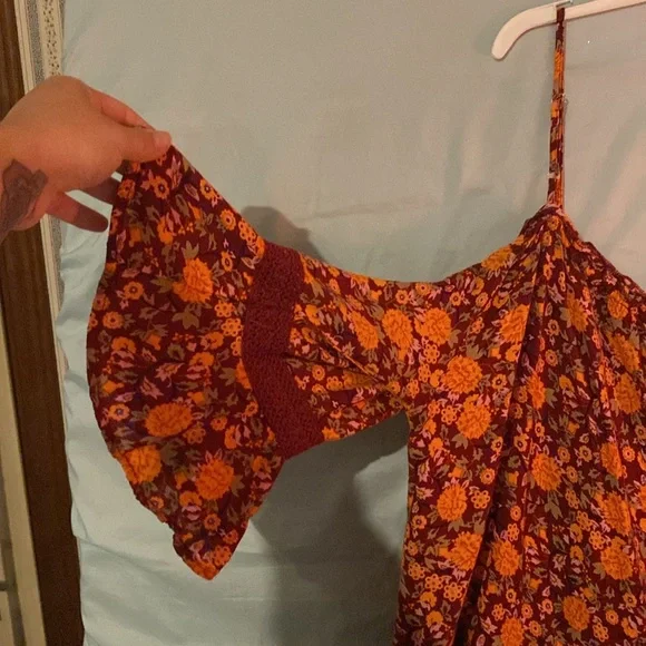 Beautiful cold shoulder blouse - Picture 2 of 3